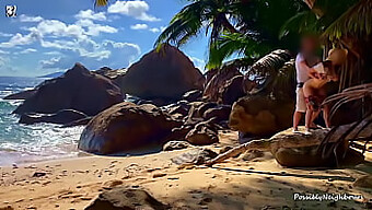 Pasangan Amatur Menikmati Seks Awam Di Pantai Berpasir.