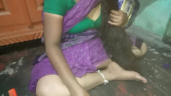 Desi Aunty'S Anal Play And Pissing In Hot Video