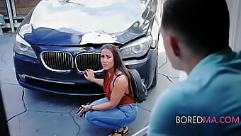 O Filho De Carmela Clutch É Punido, Mas Ela O Salva Em Um Vídeo Milf Quente