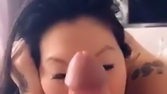 Une Belle Asiatique Avec Une Grosse Poitrine Adore Son Père Blanc Pendant La Grossesse